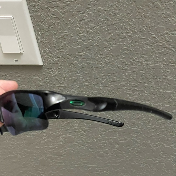 2 pair of polarized Oakley sunglasses - Picture 8 of 10